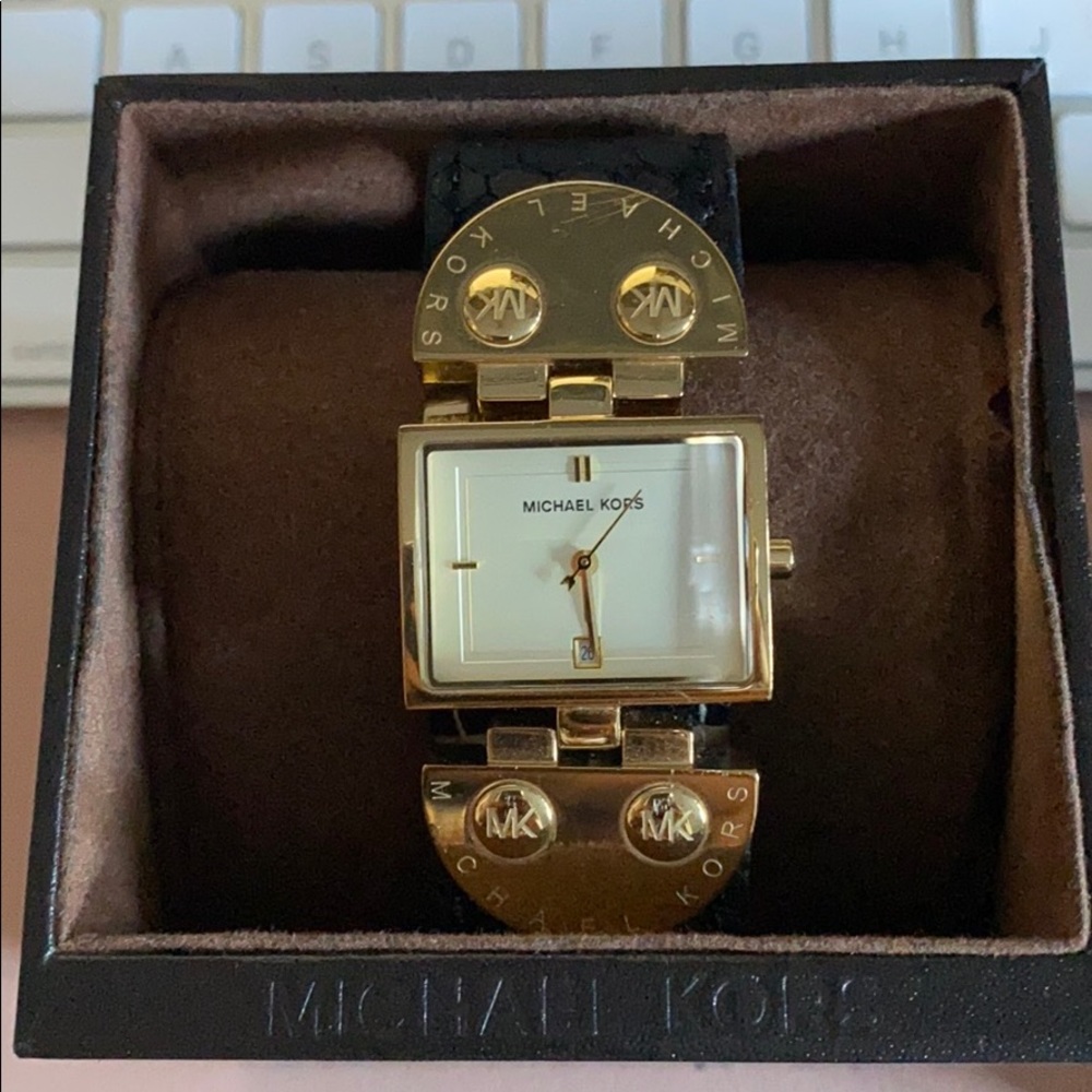 Michael kors watch use 251403